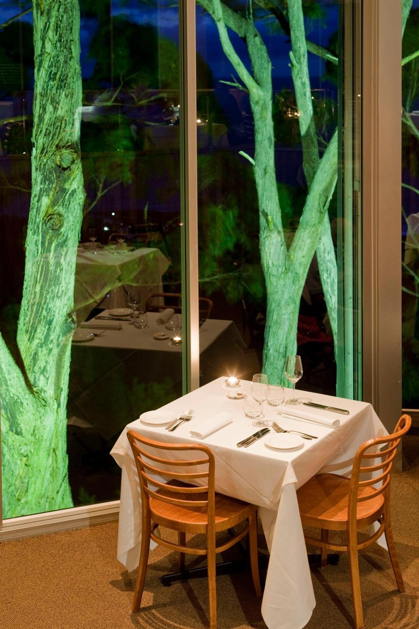 Chris's Beacon Point Restaurant & Aparthotel