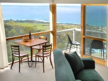 Chris's Beacon Point Restaurant & 4*