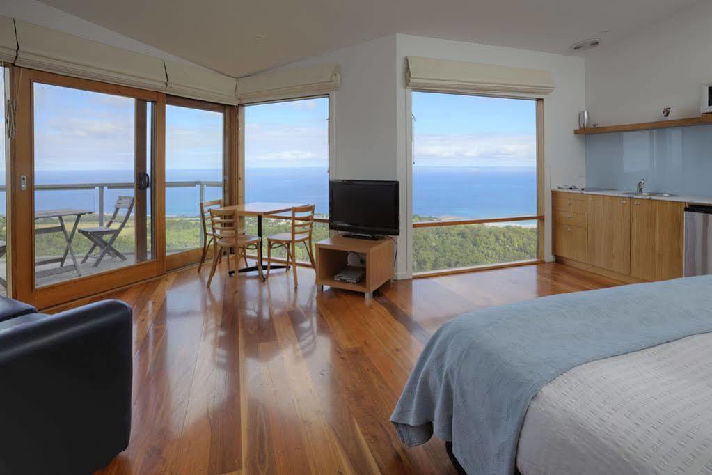 Chris's Beacon Point Restaurant & Aparthotel