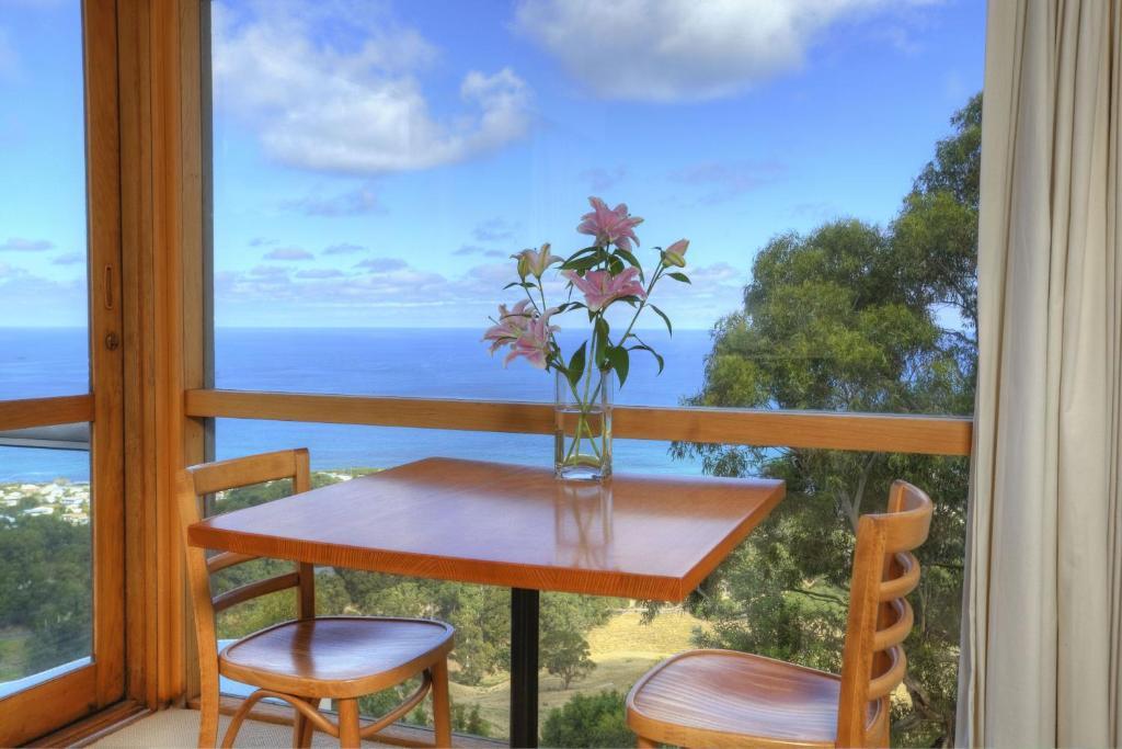 Aparthotel Chris's Beacon Point Restaurant & Skenes Creek